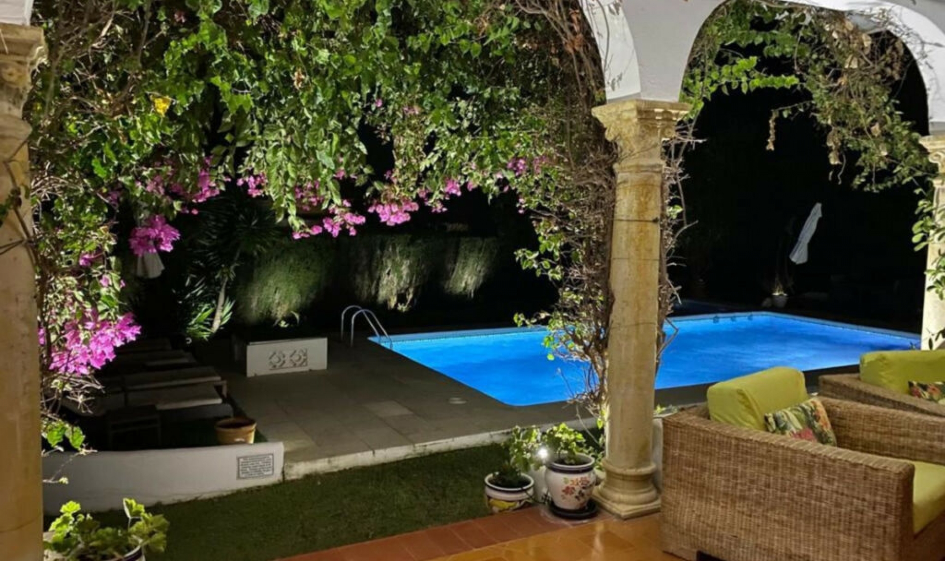 Resale - House -
El Paraiso