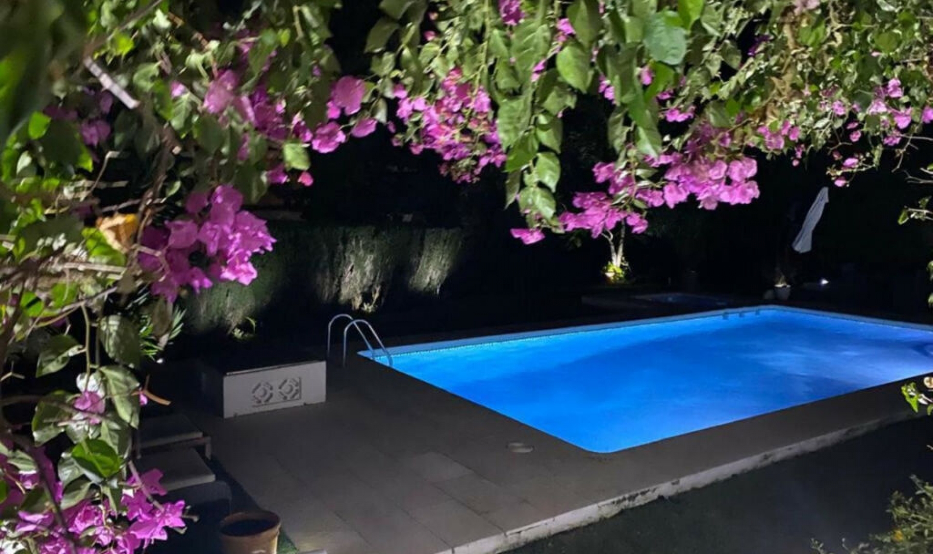 Resale - House -
El Paraiso