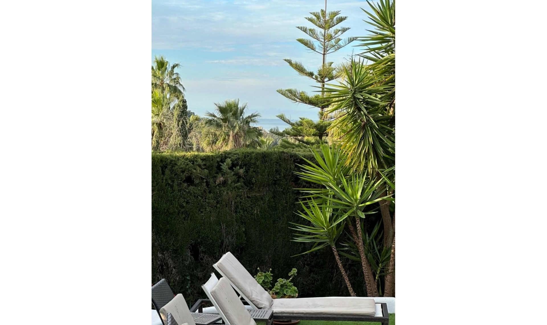 Resale - House -
El Paraiso