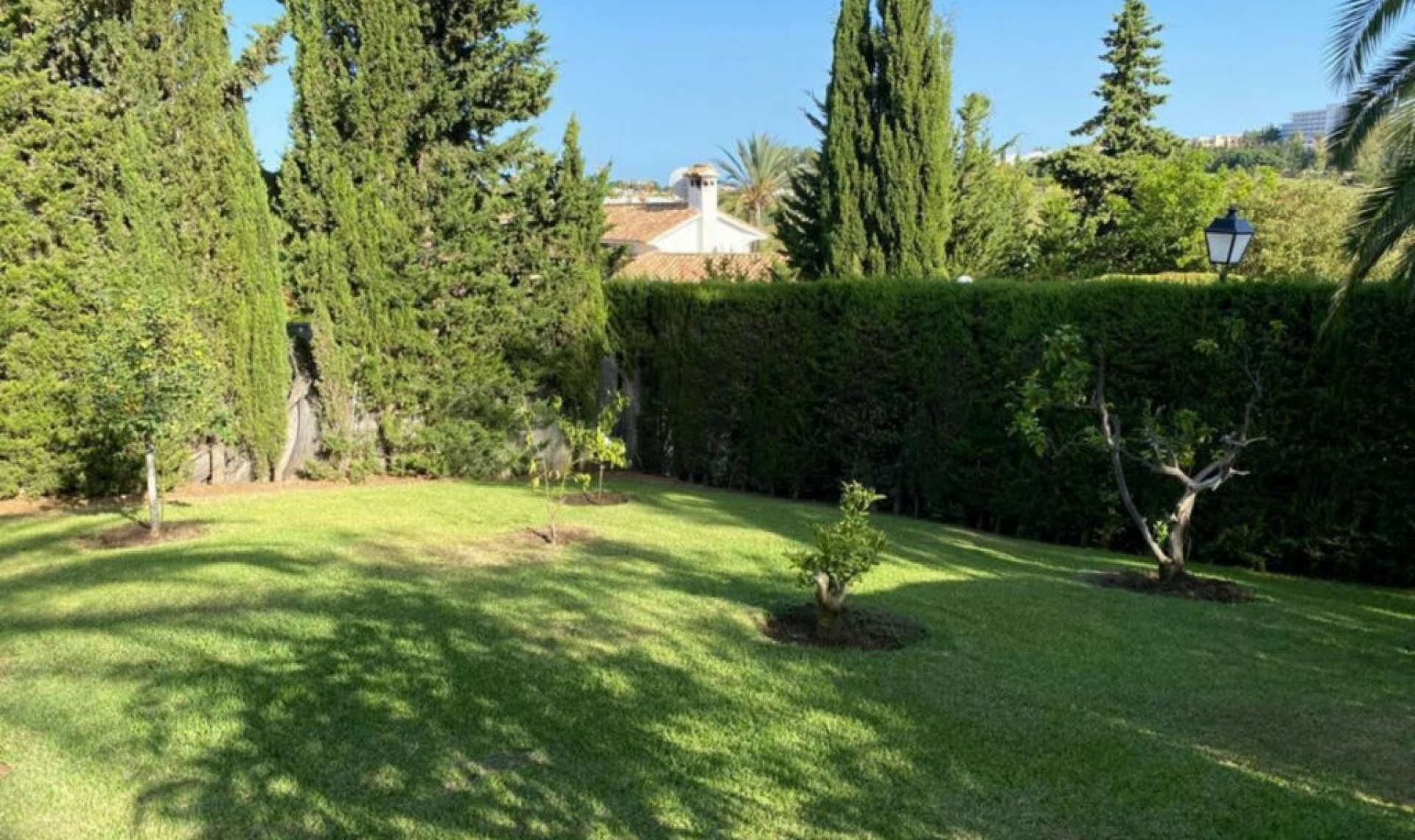 Resale - House -
El Paraiso