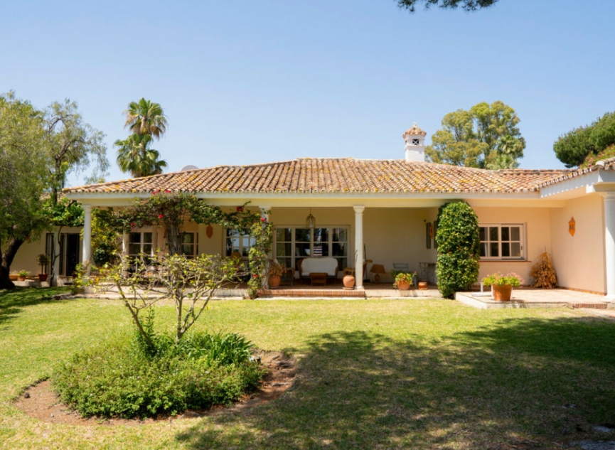 Resale - House -
El Paraiso