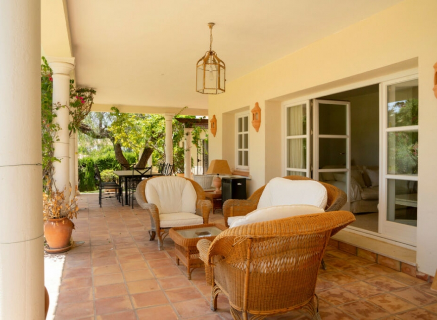 Resale - House -
El Paraiso