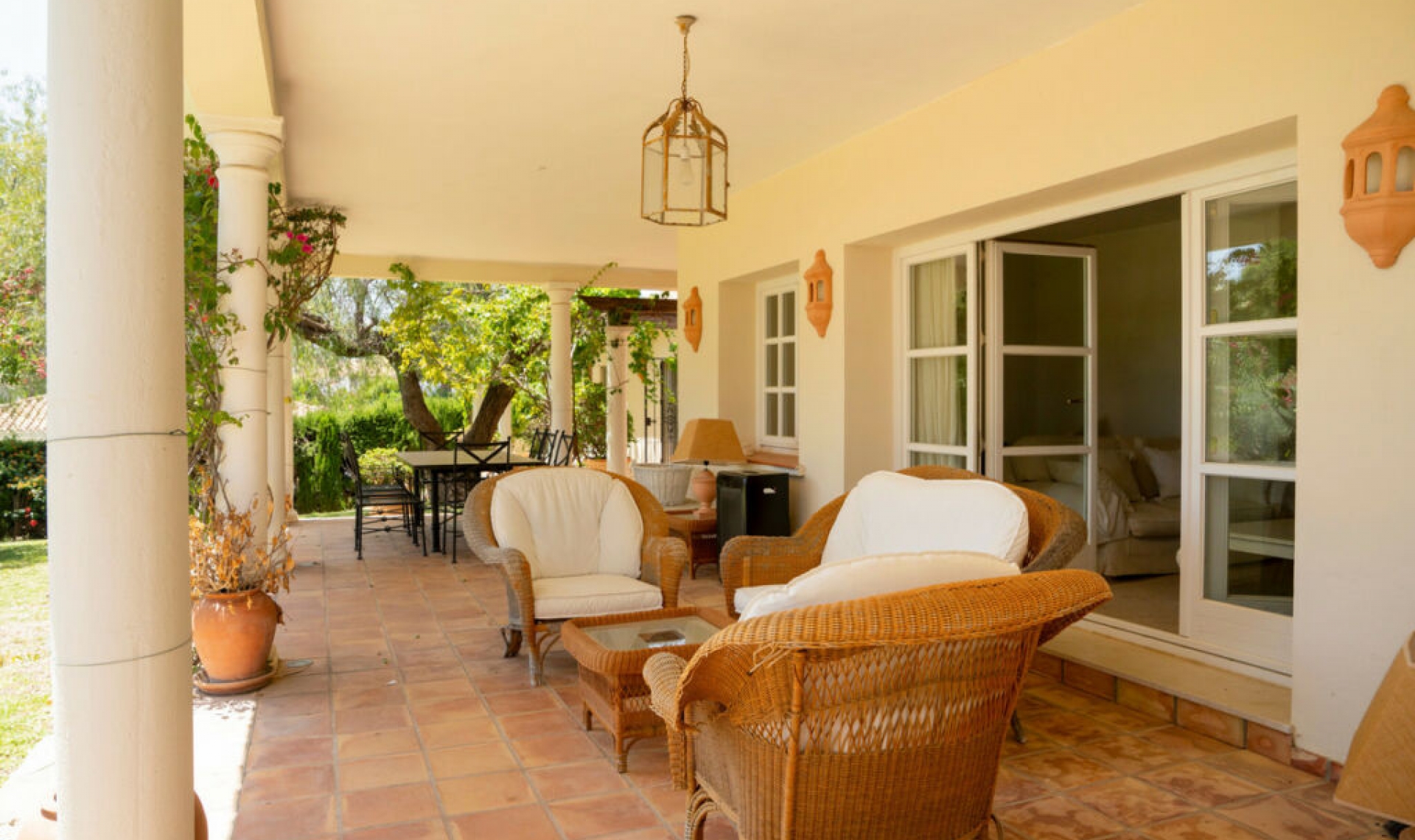 Resale - House -
El Paraiso