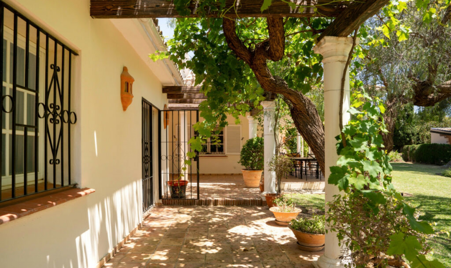 Resale - House -
El Paraiso
