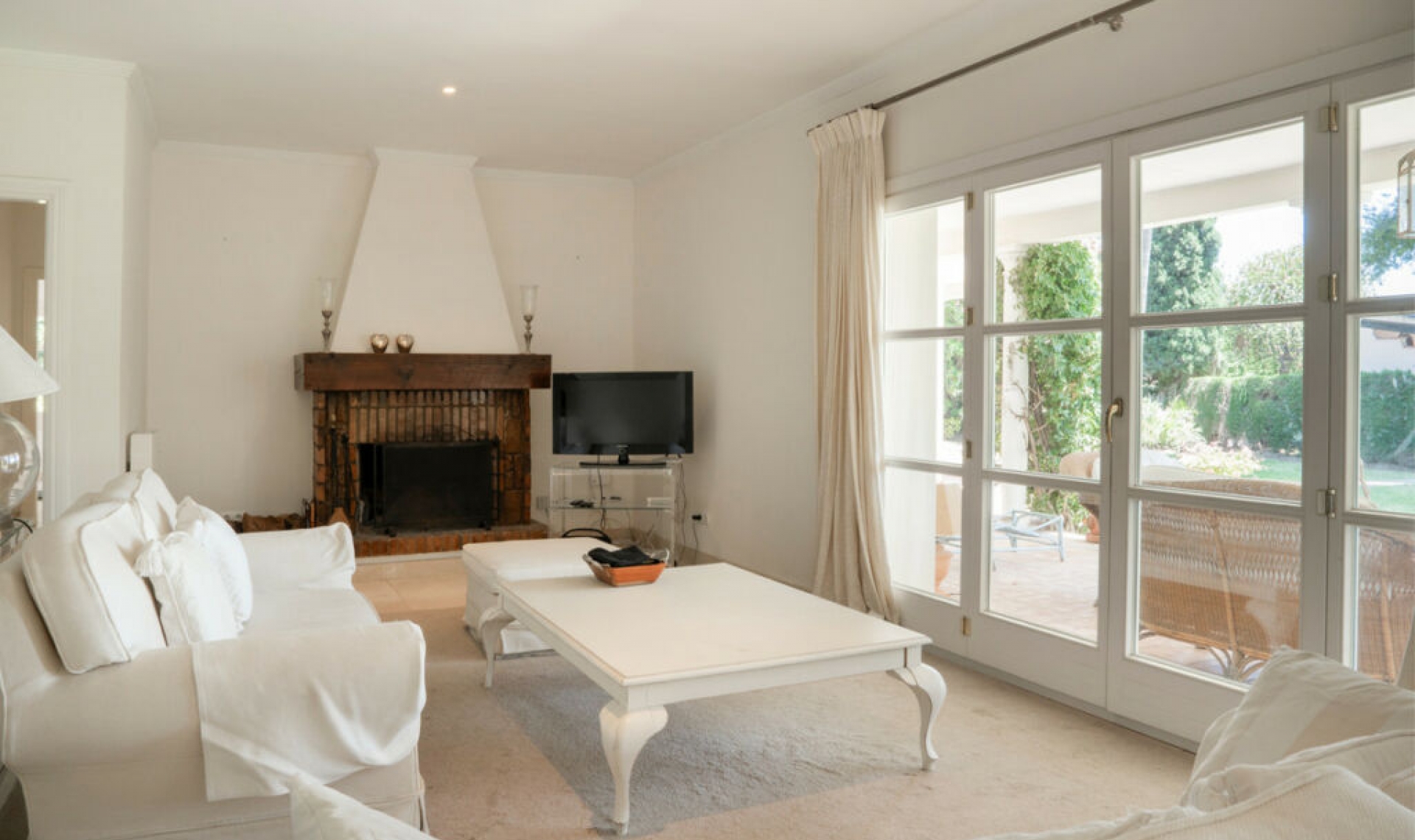 Resale - House -
El Paraiso
