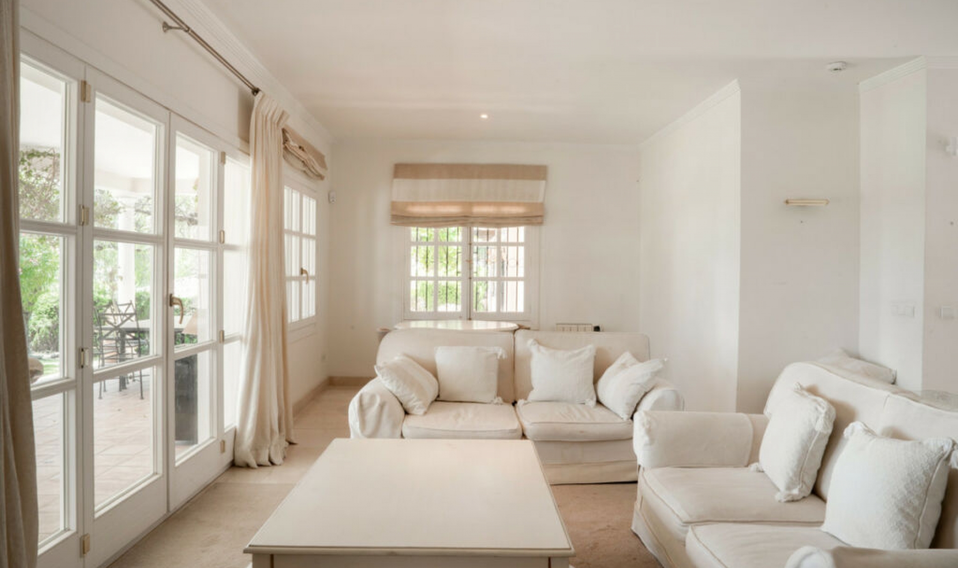 Resale - House -
El Paraiso