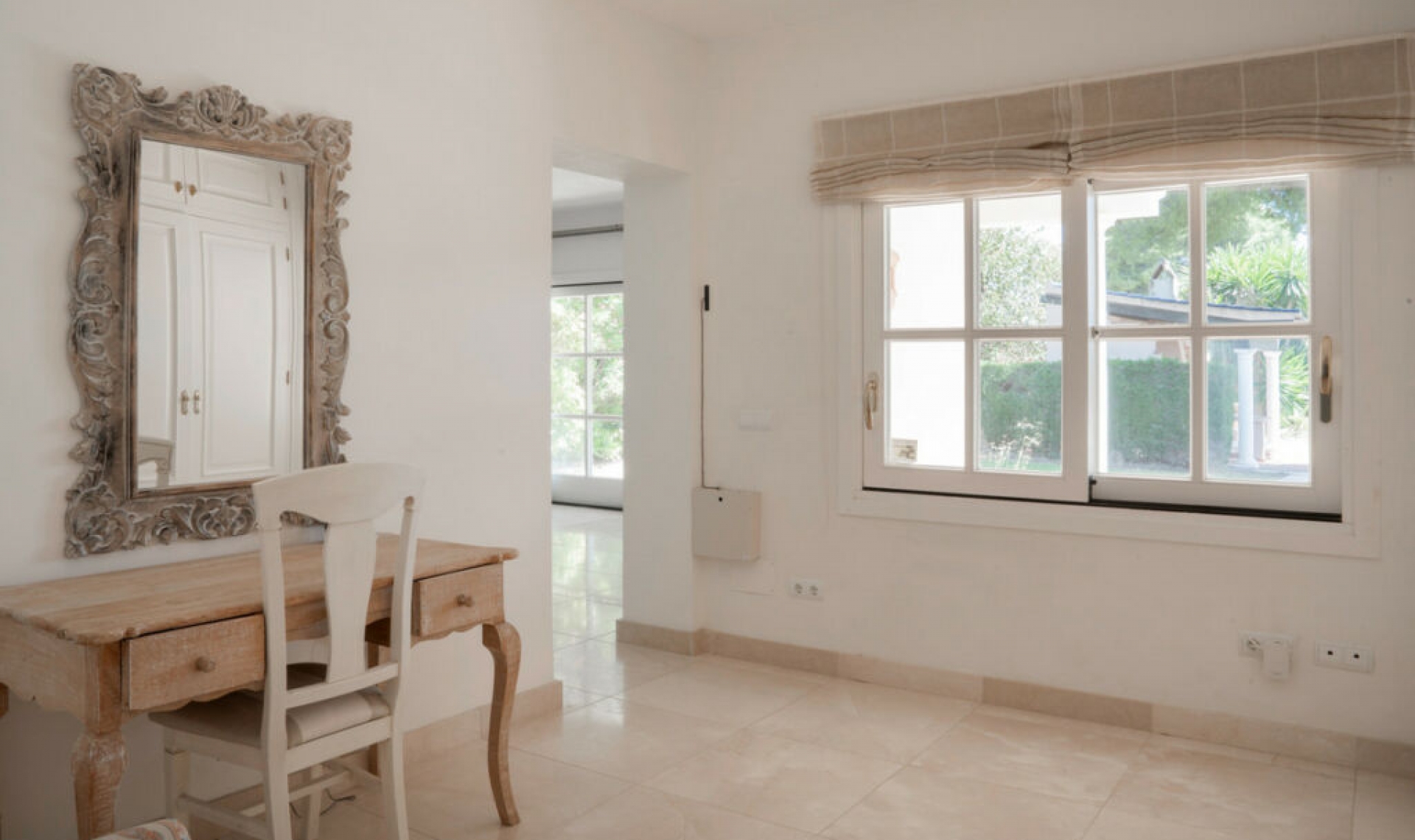 Resale - House -
El Paraiso