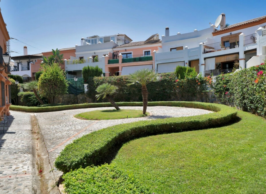 Resale - House -
El Paraiso