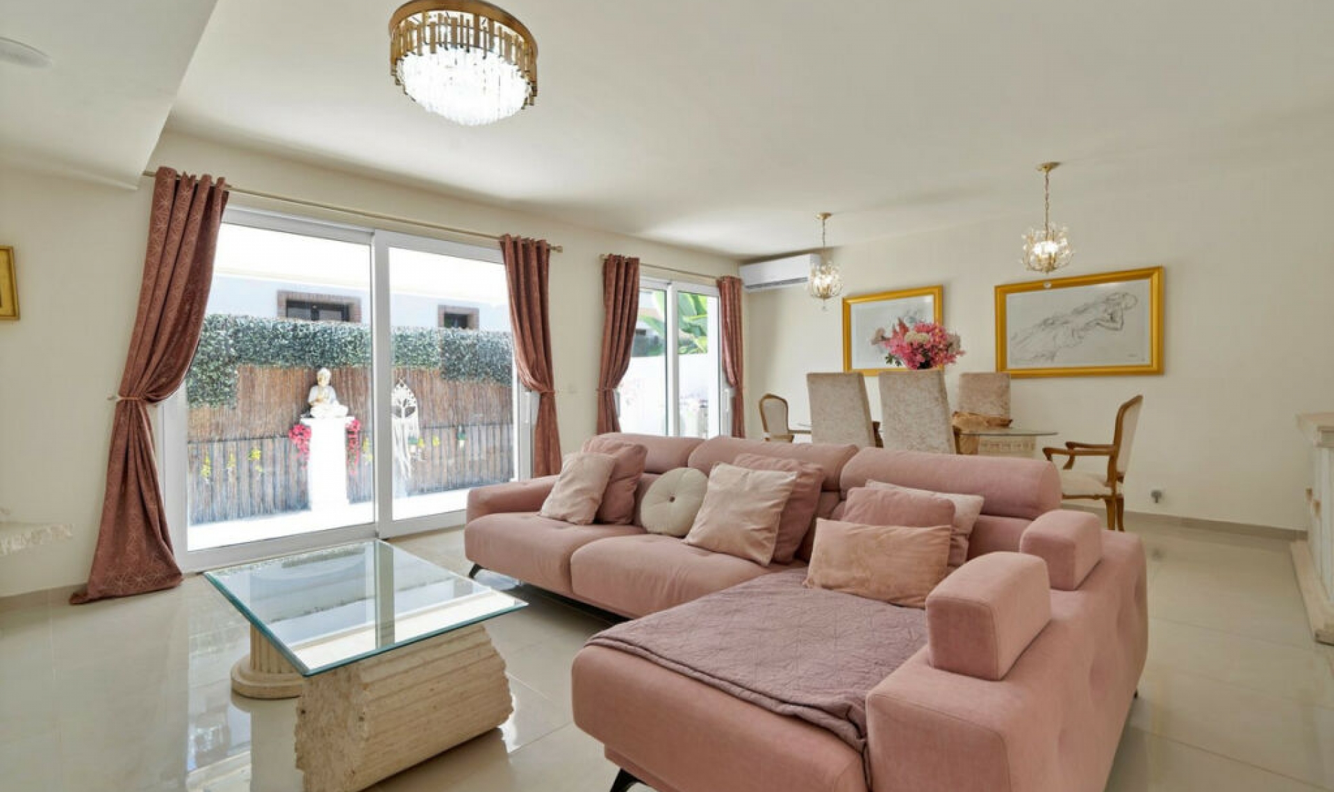 Resale - House -
El Paraiso