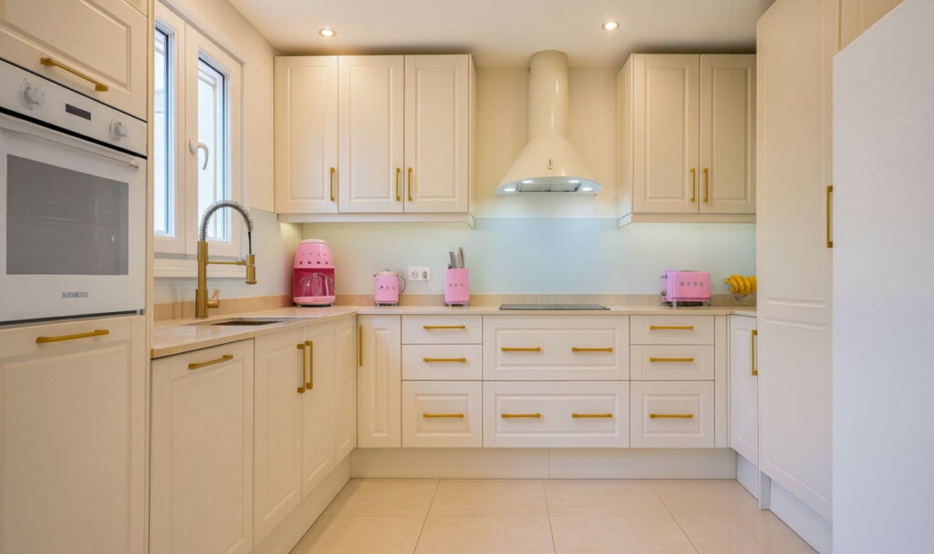 Resale - House -
El Paraiso