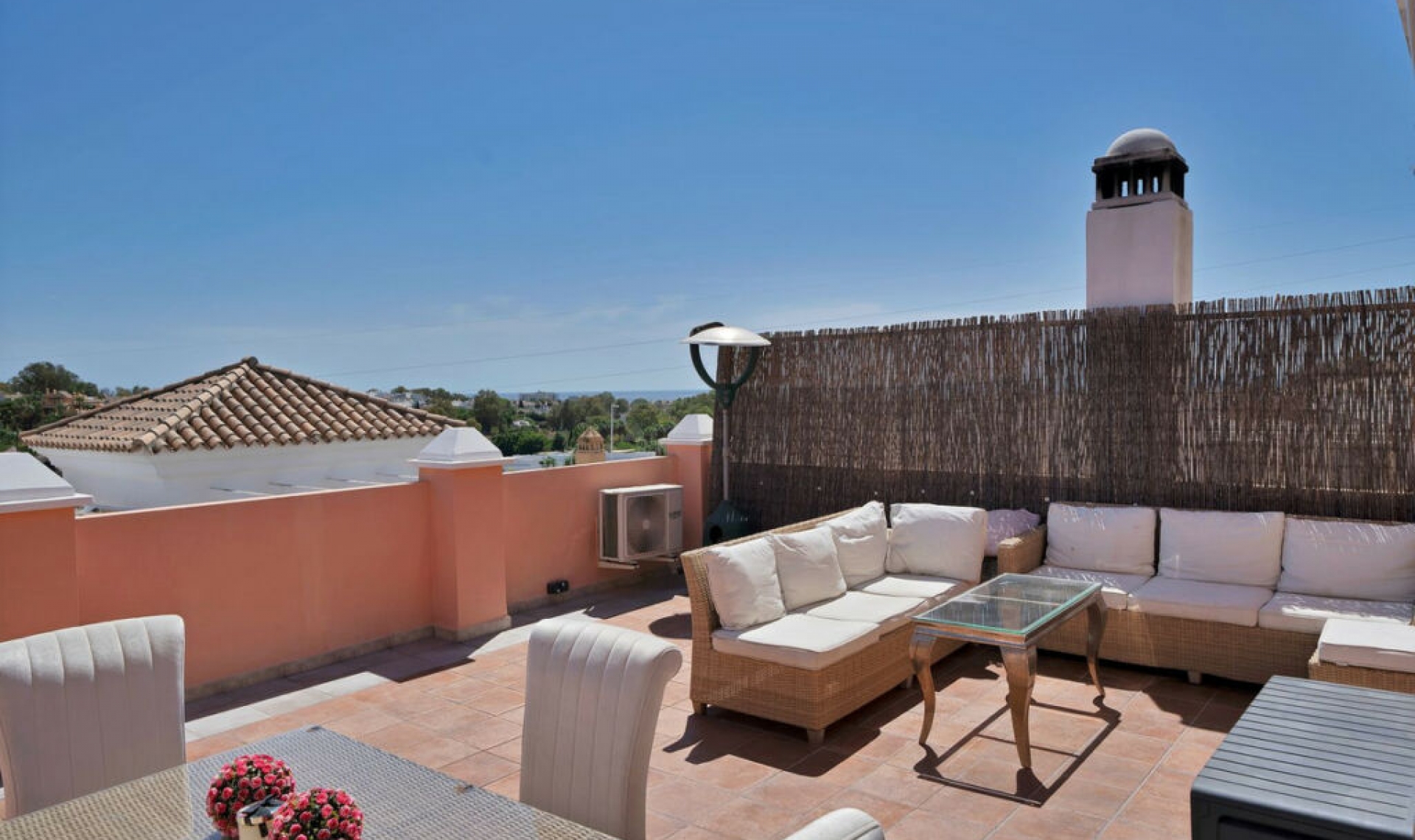 Resale - House -
El Paraiso