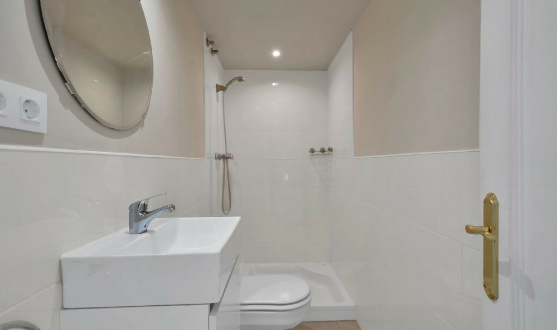 Resale - House -
El Paraiso