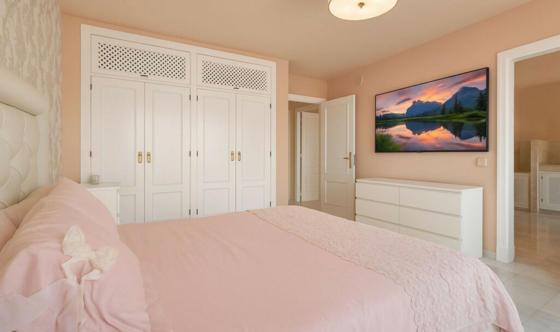 Resale - House -
El Paraiso