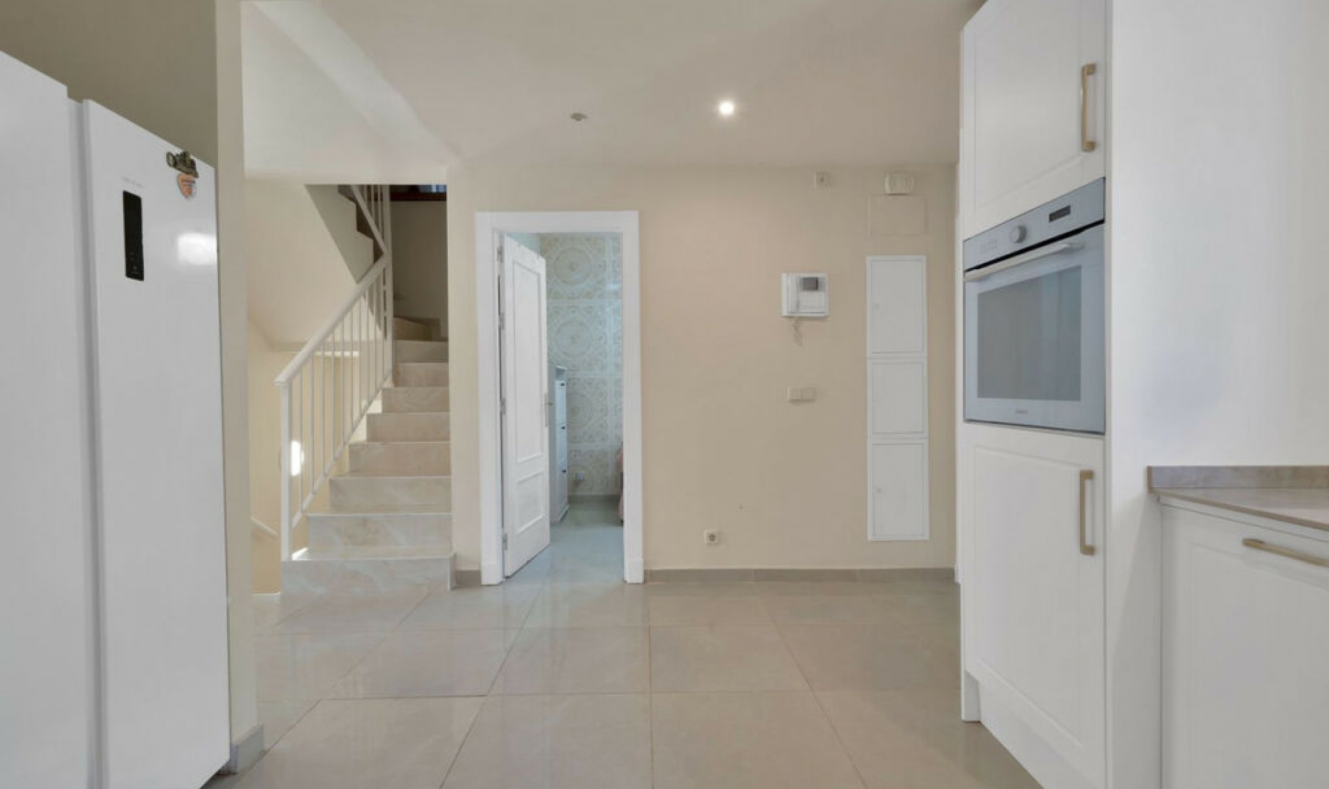 Resale - House -
El Paraiso