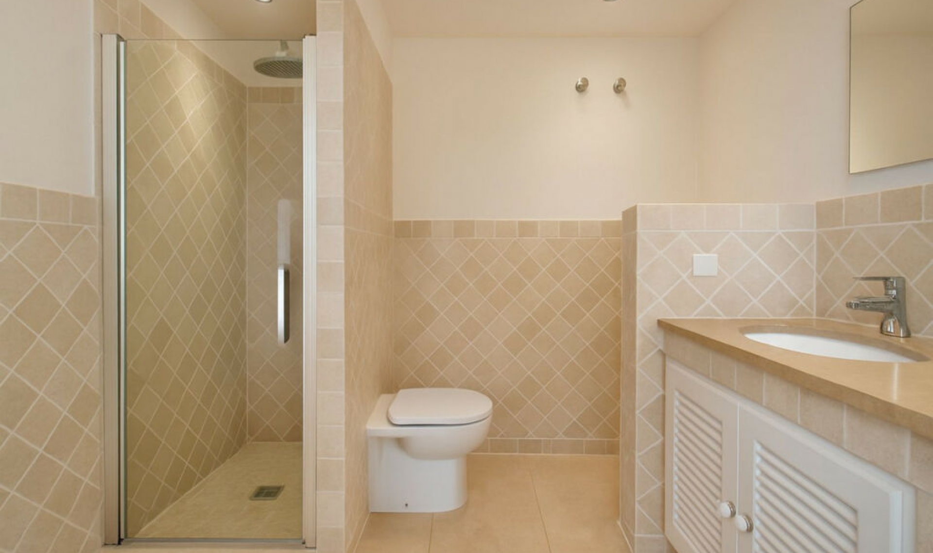 Resale - House -
El Paraiso