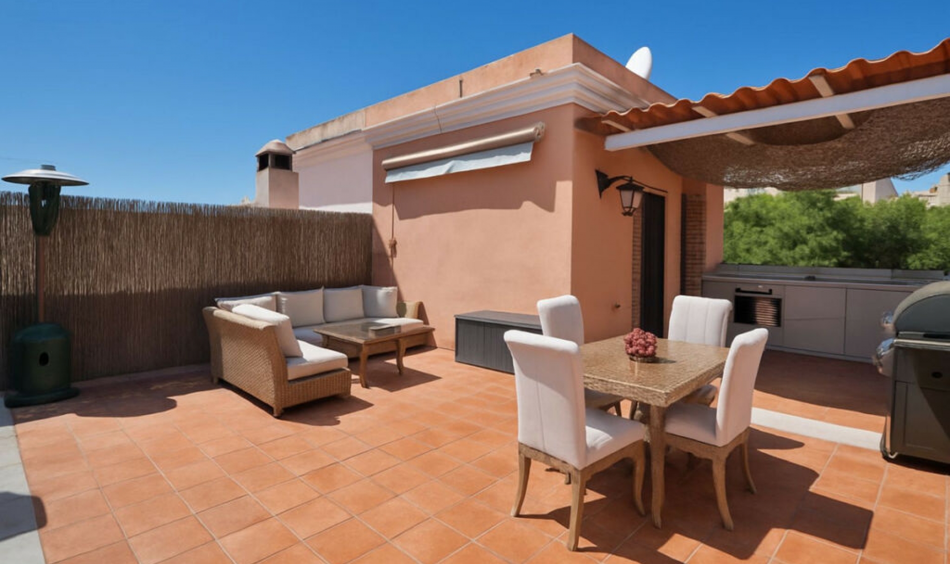 Resale - House -
El Paraiso