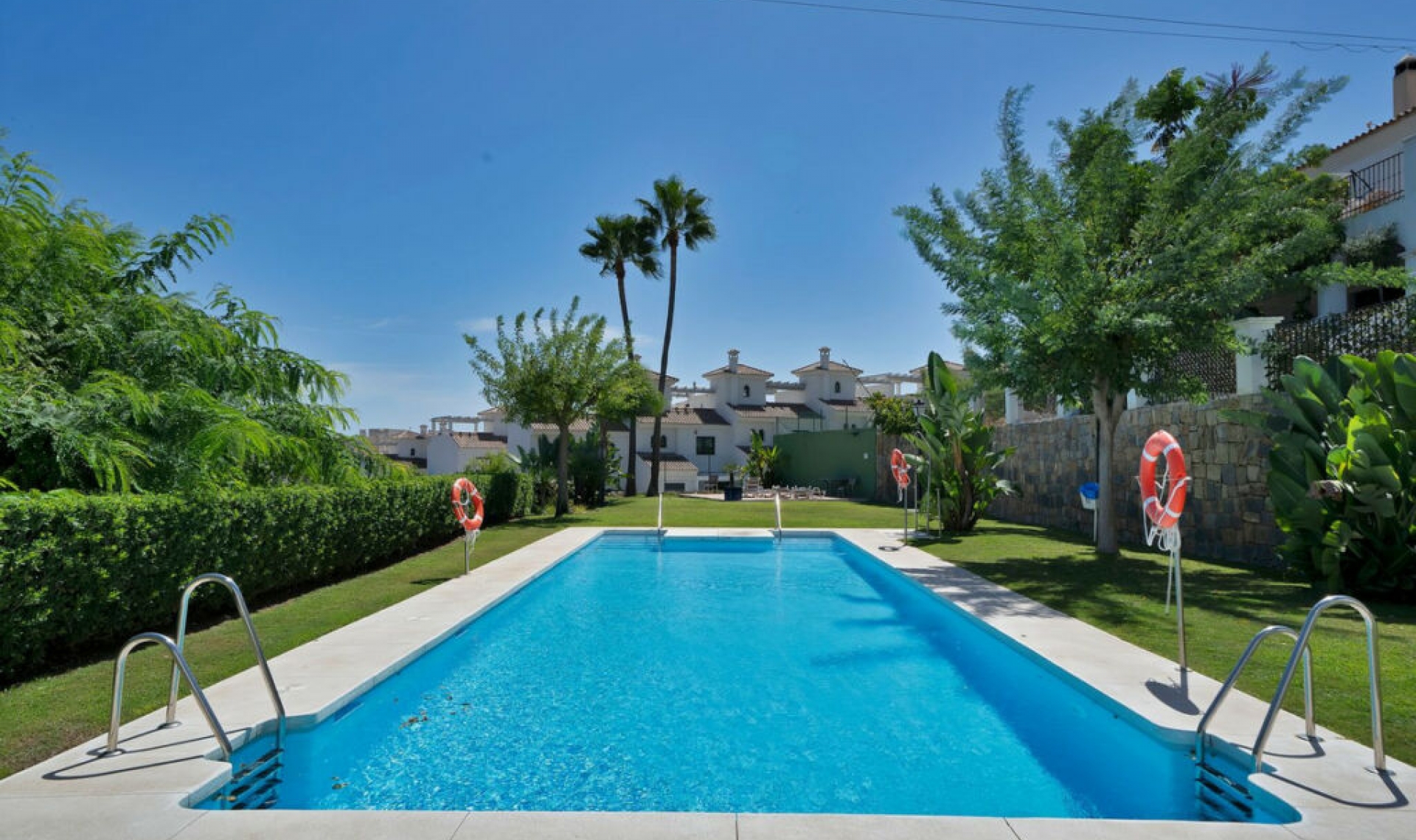 Resale - House -
El Paraiso