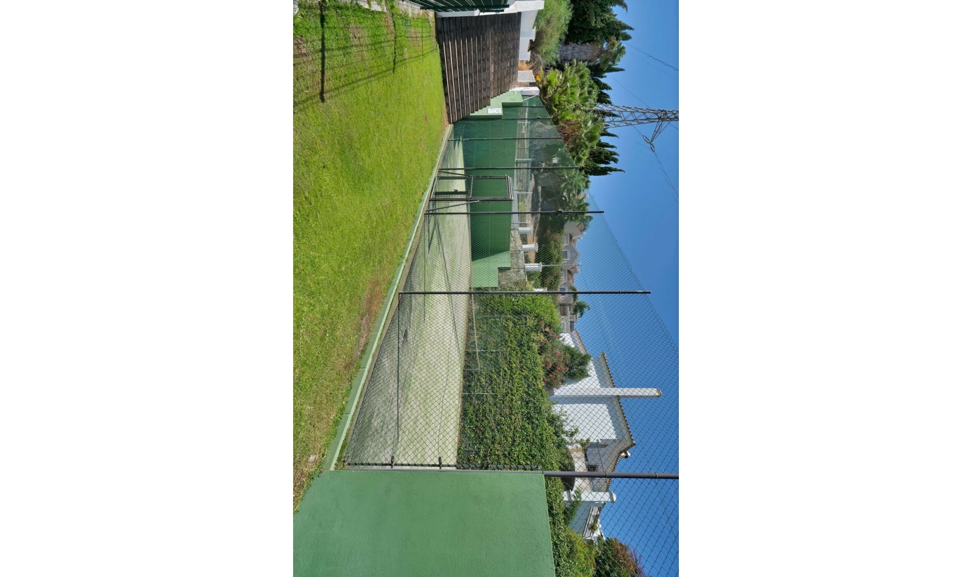 Resale - House -
El Paraiso