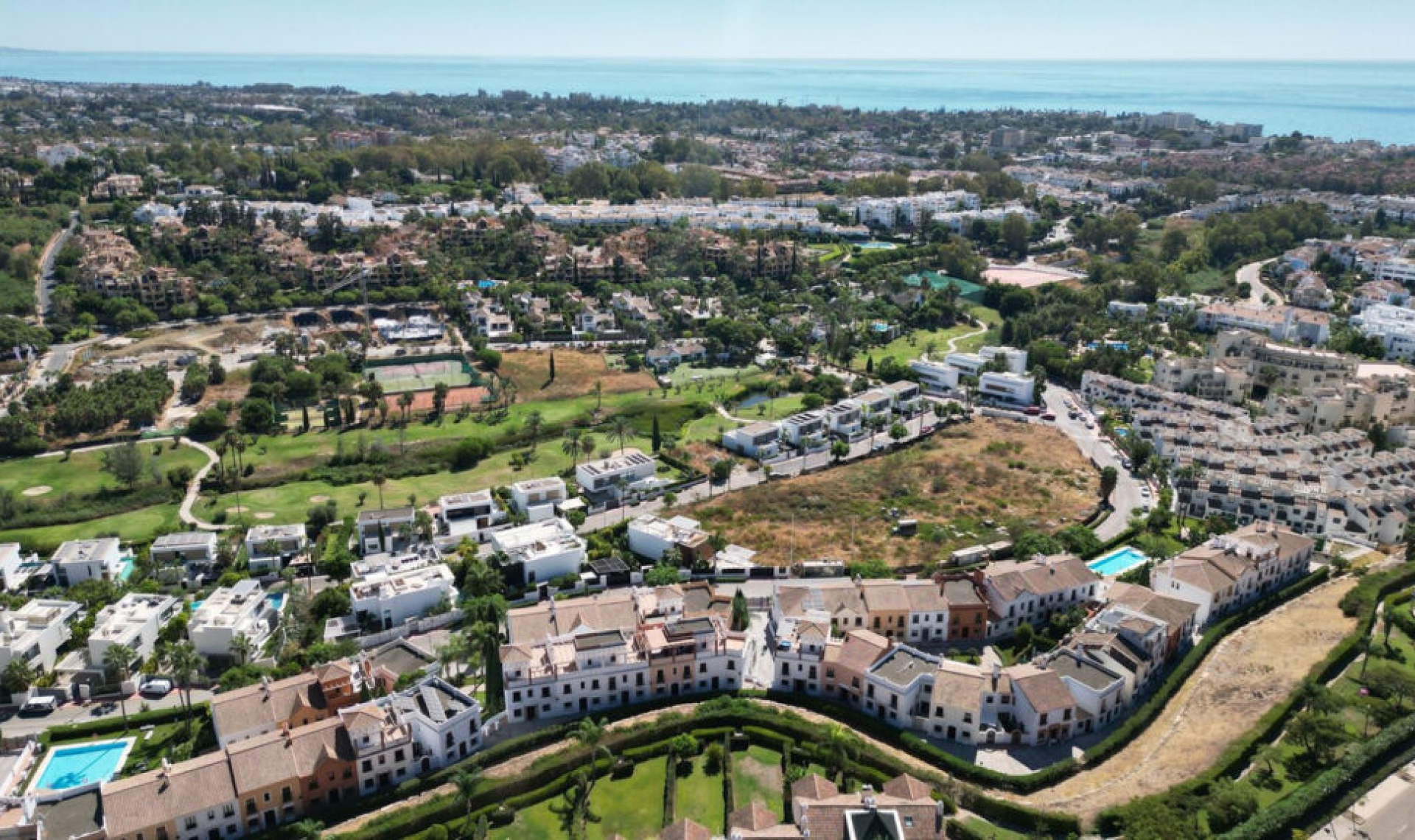 Resale - House -
El Paraiso