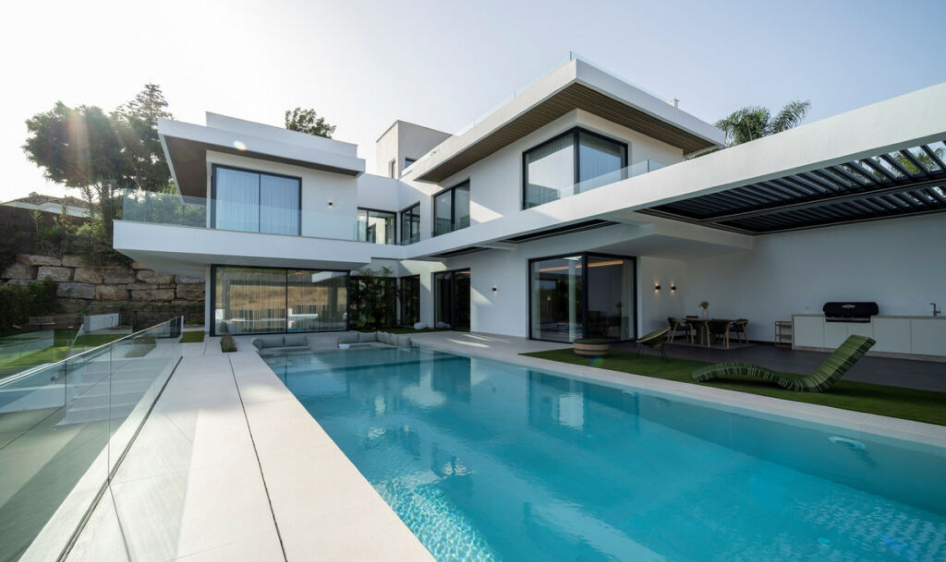 Resale - House -
El Paraiso