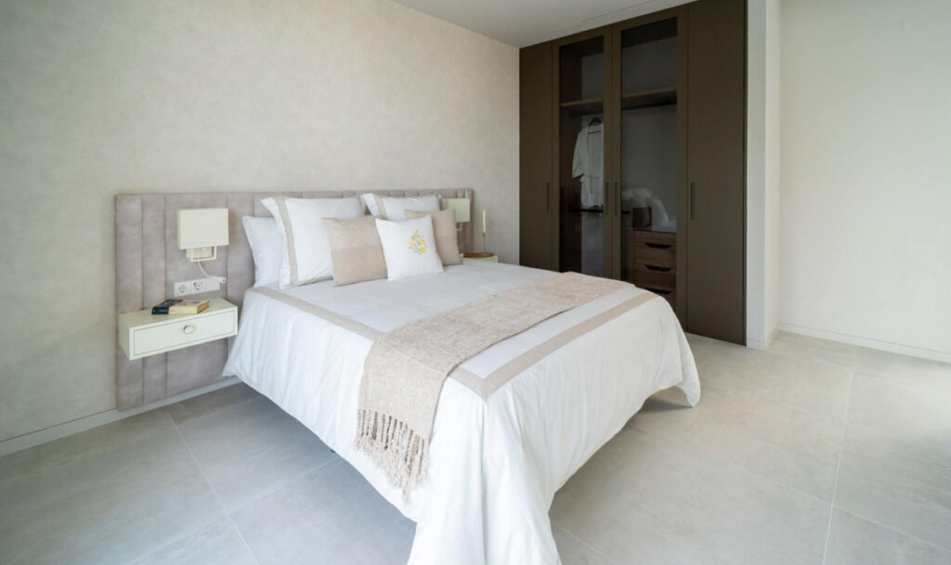 Resale - House -
El Paraiso