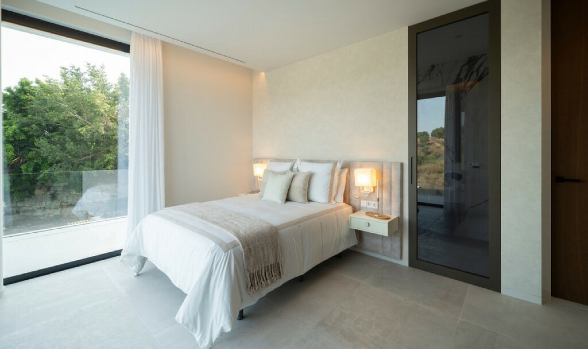 Resale - House -
El Paraiso