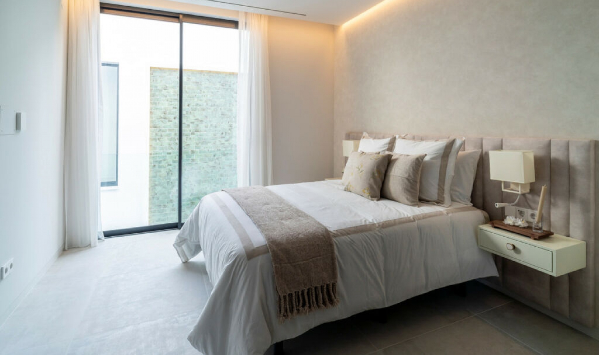 Resale - House -
El Paraiso