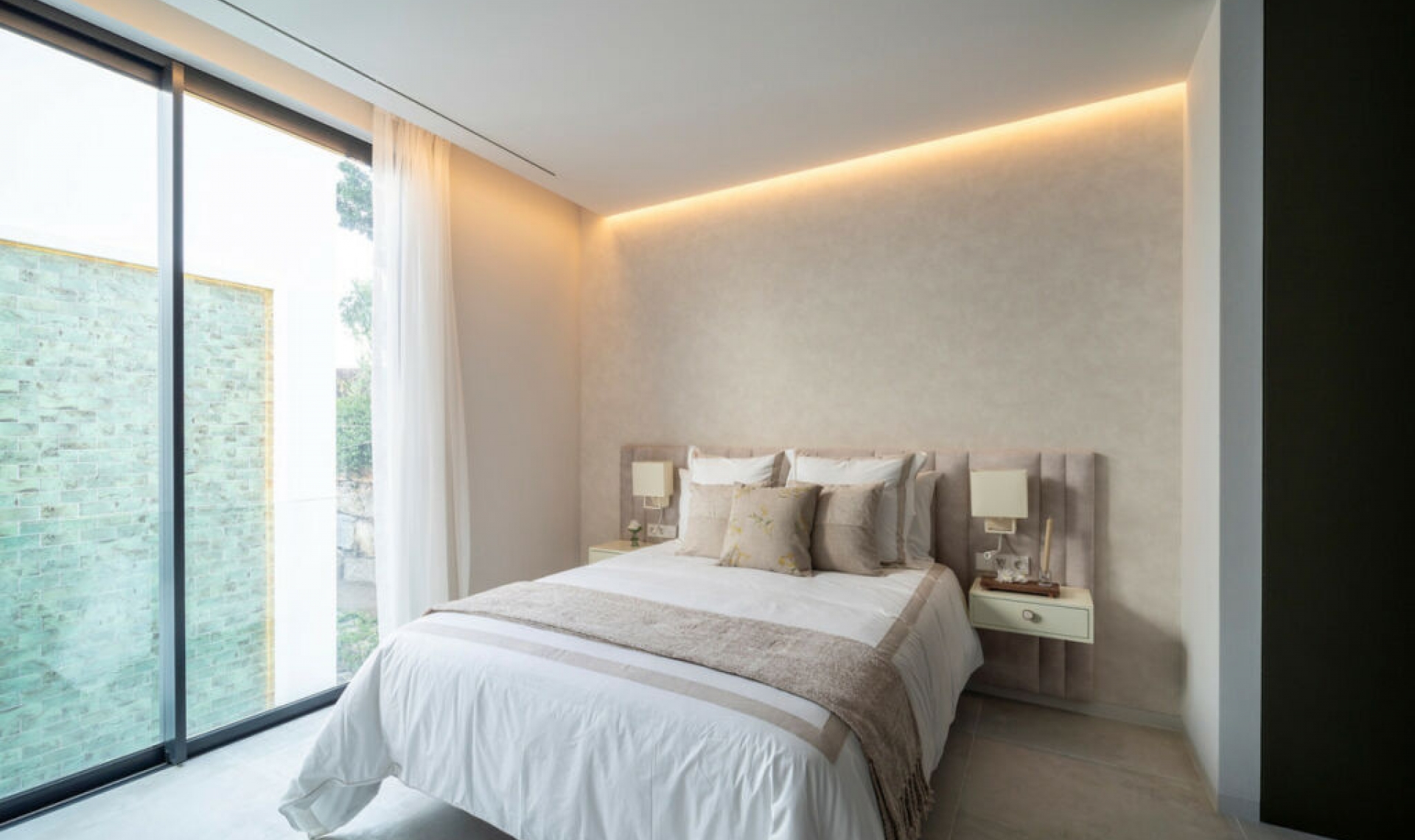 Resale - House -
El Paraiso