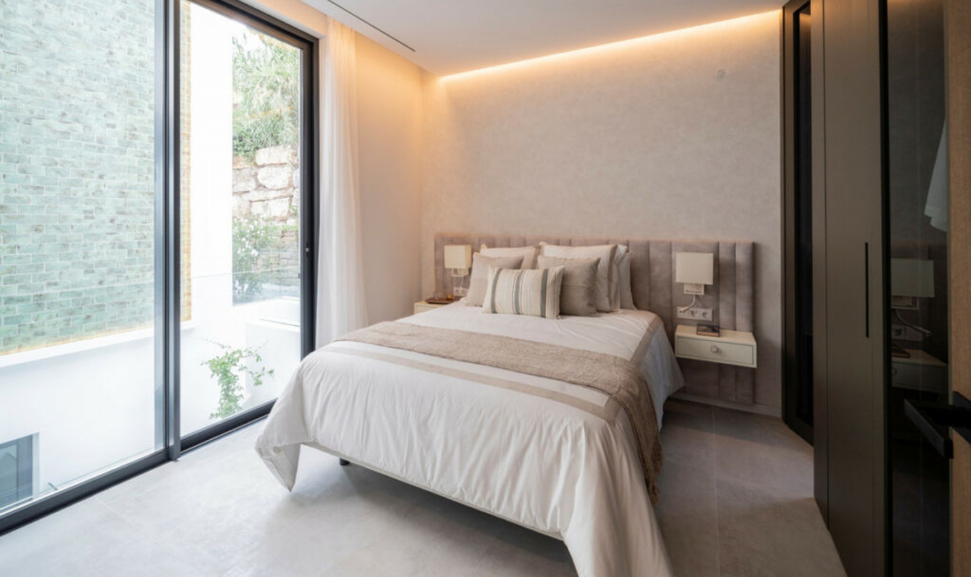 Resale - House -
El Paraiso