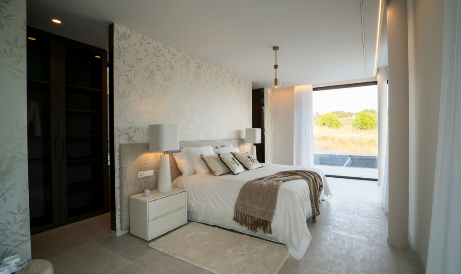 Resale - House -
El Paraiso