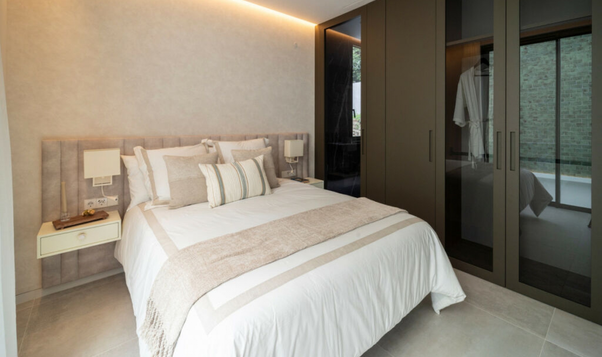 Resale - House -
El Paraiso