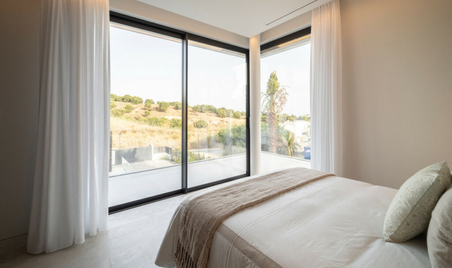 Resale - House -
El Paraiso