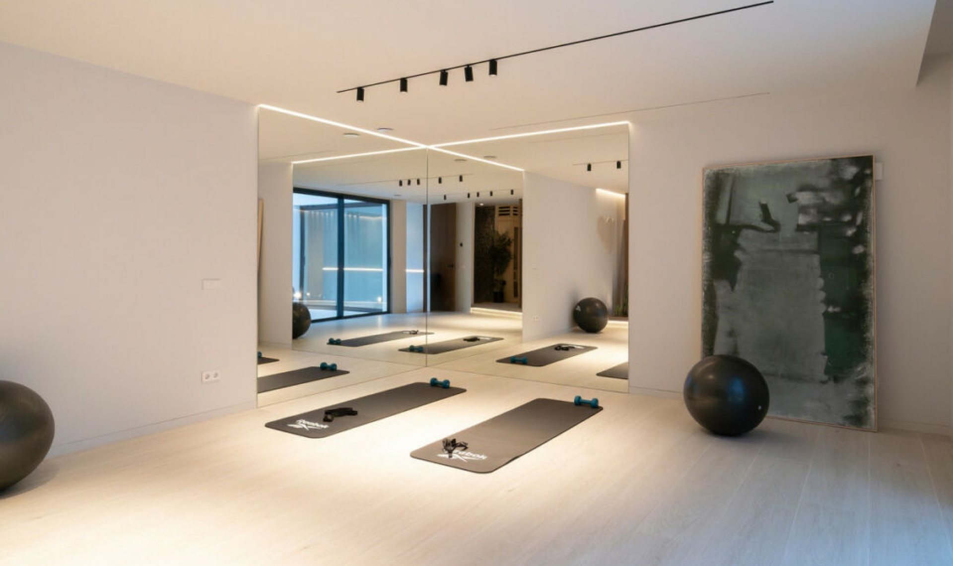 Resale - House -
El Paraiso