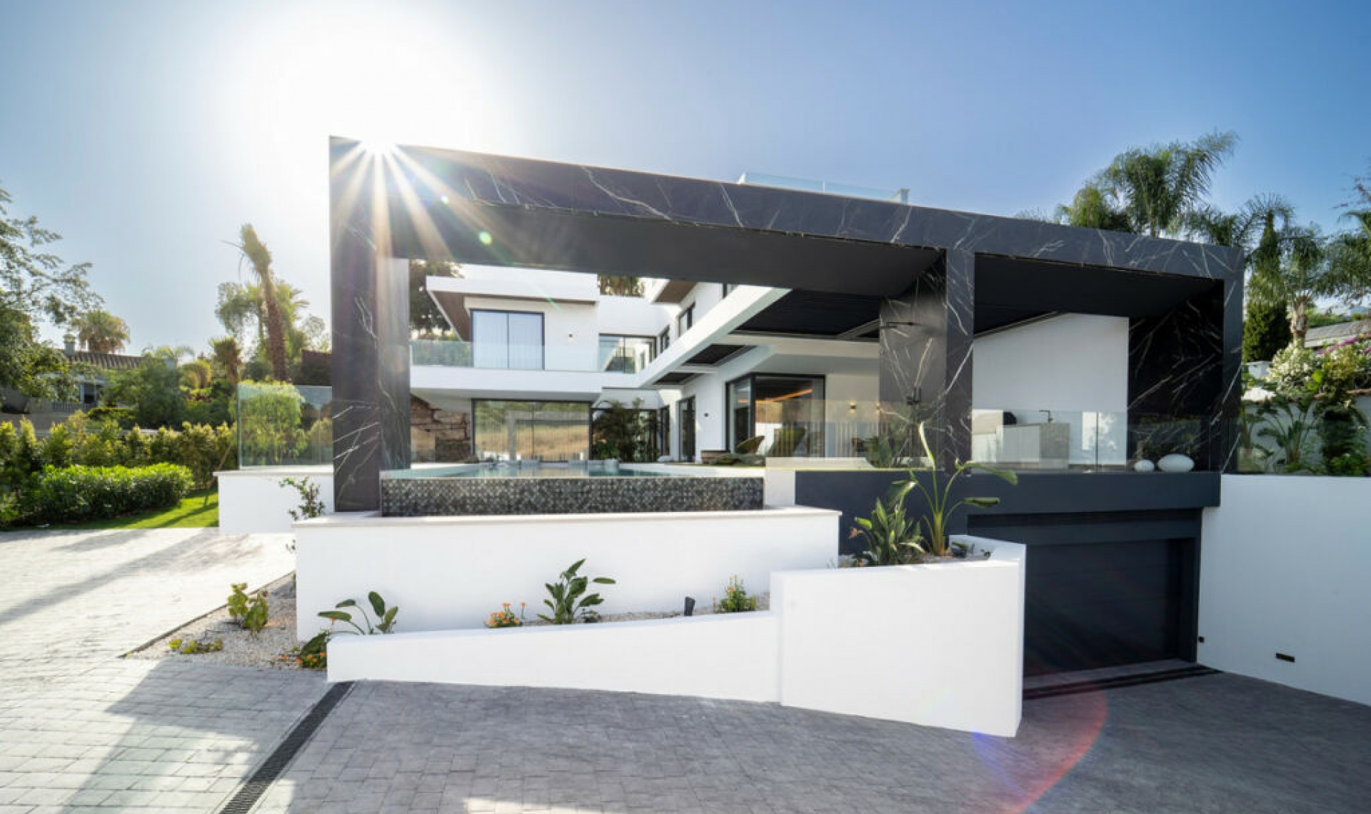 Resale - House -
El Paraiso