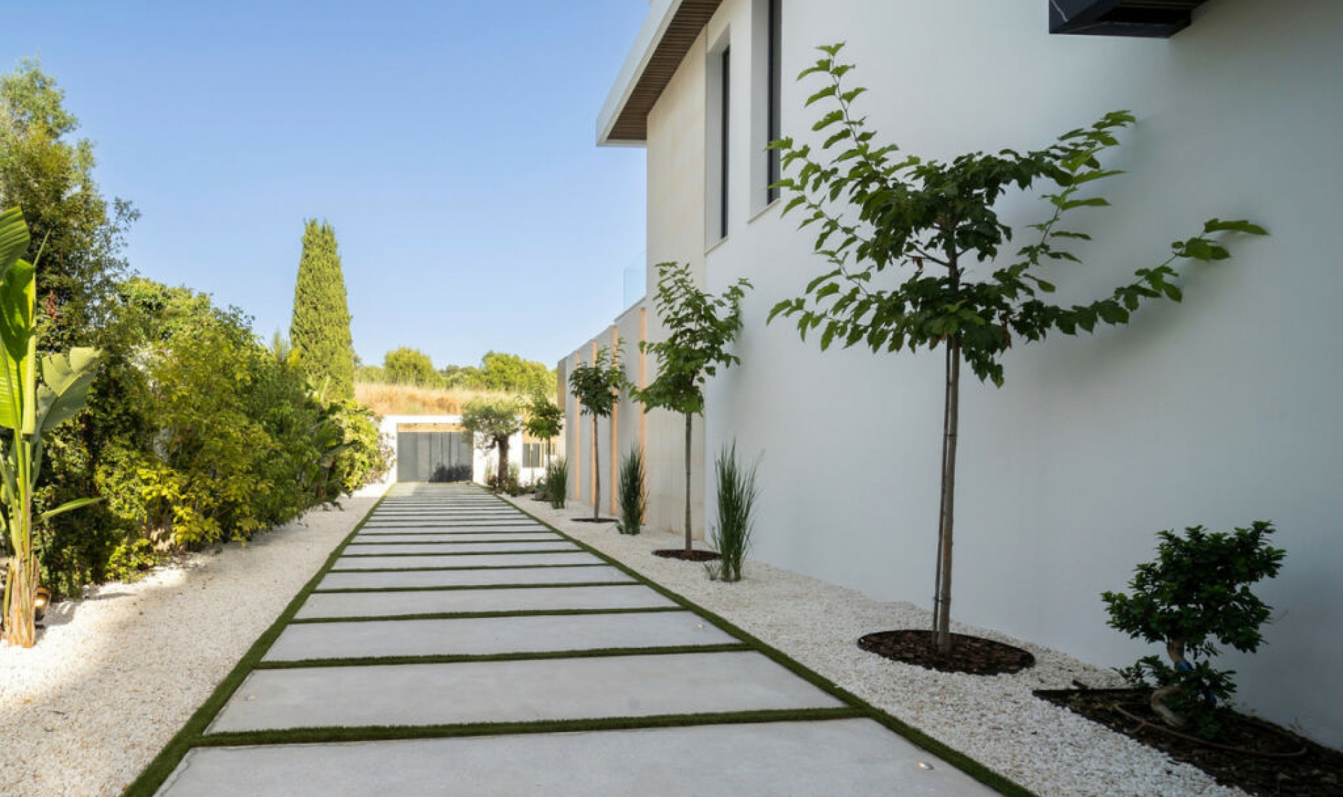 Resale - House -
El Paraiso