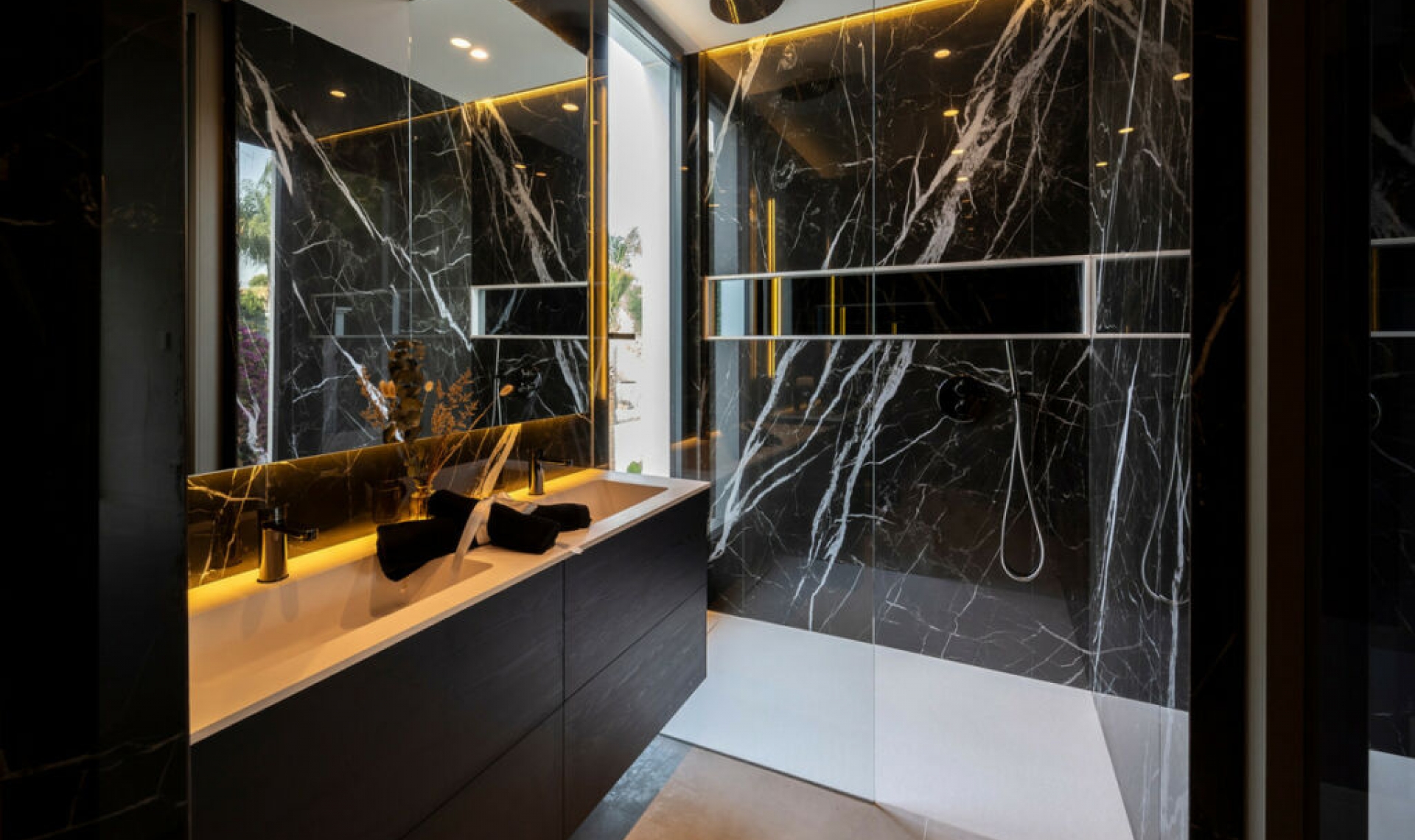 Resale - House -
El Paraiso