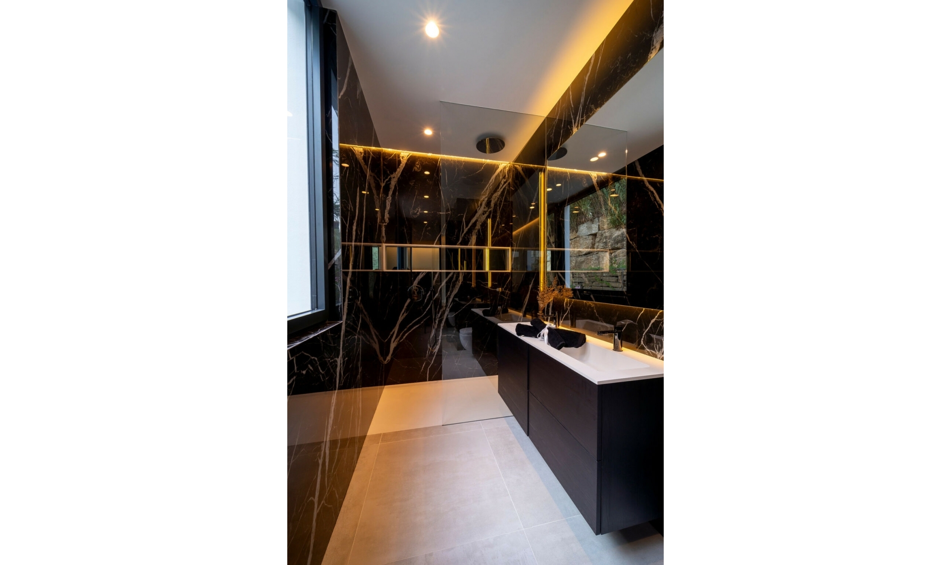 Resale - House -
El Paraiso