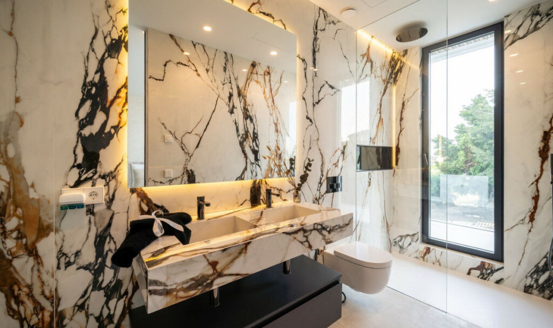 Resale - House -
El Paraiso