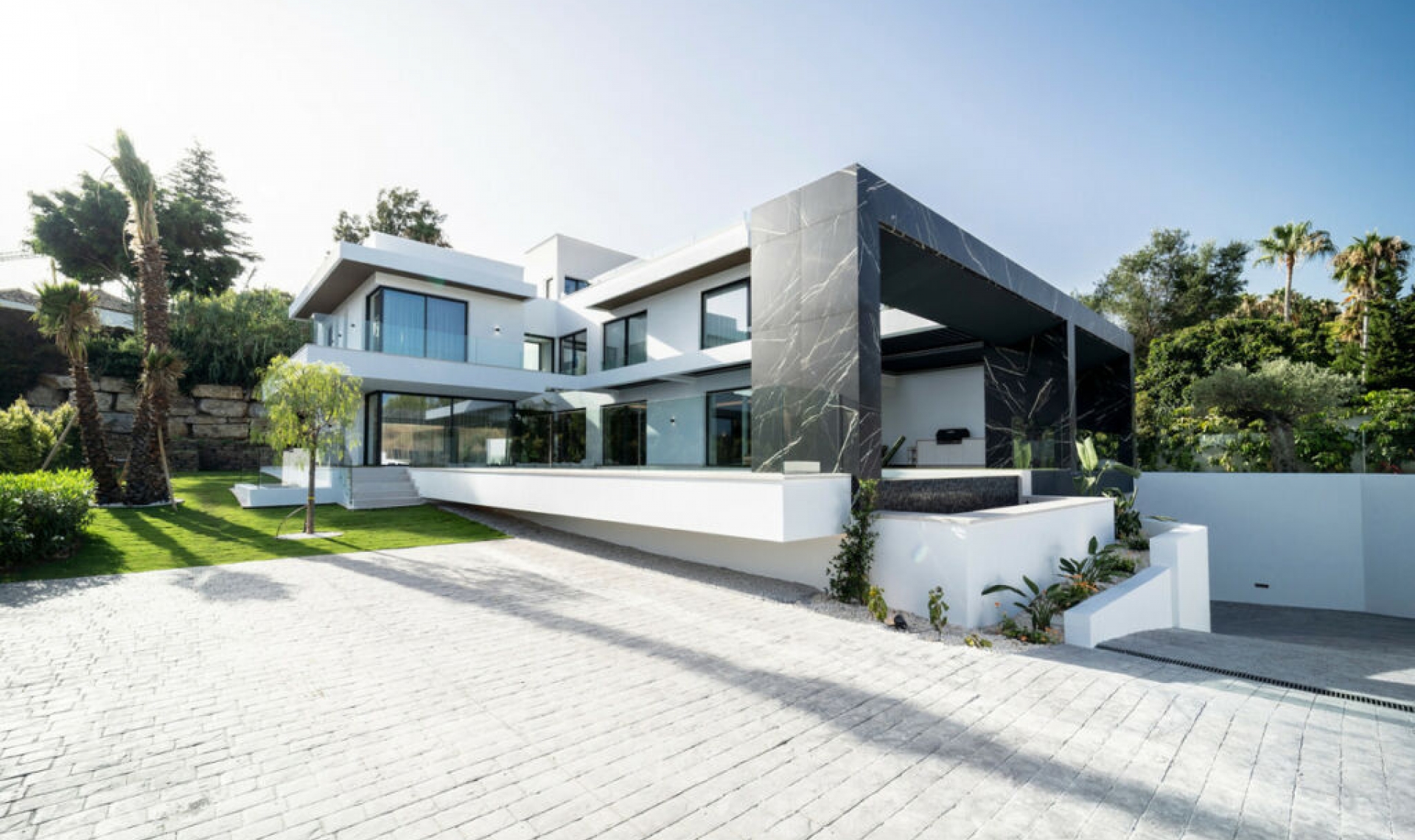 Resale - House -
El Paraiso