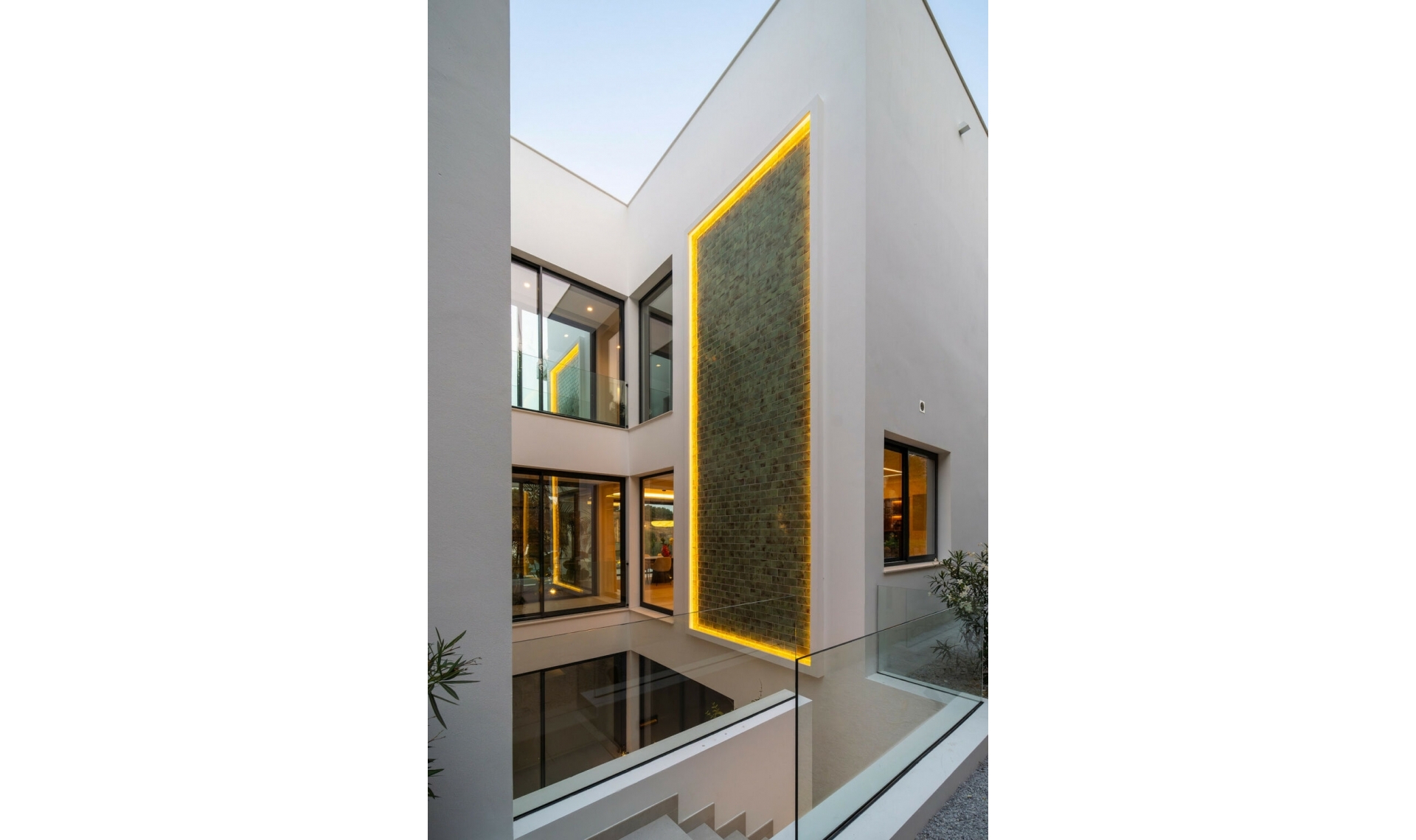 Resale - House -
El Paraiso