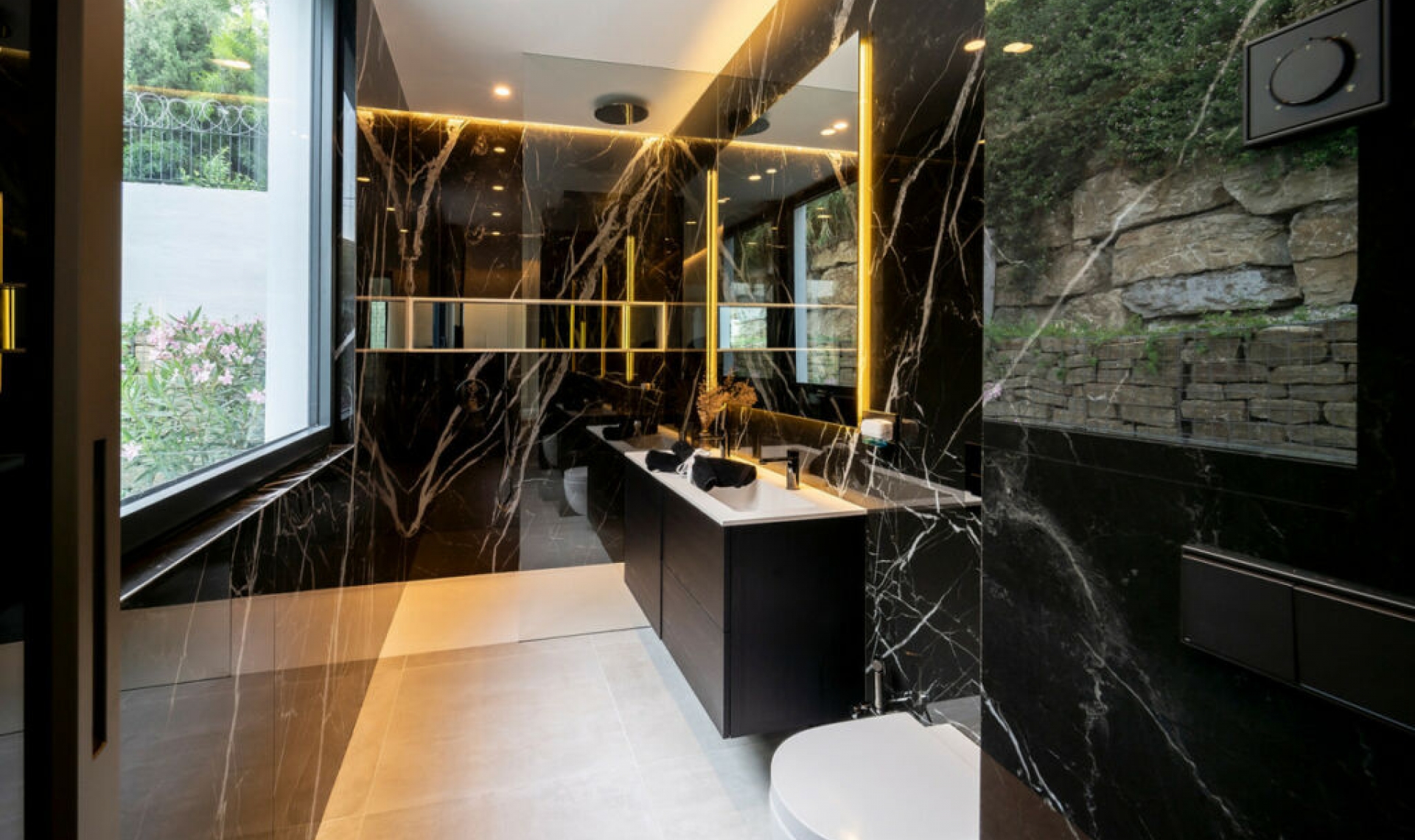 Resale - House -
El Paraiso