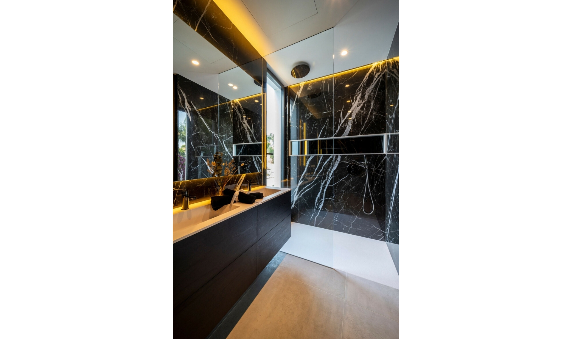 Resale - House -
El Paraiso