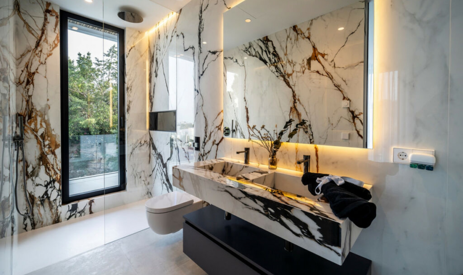 Resale - House -
El Paraiso