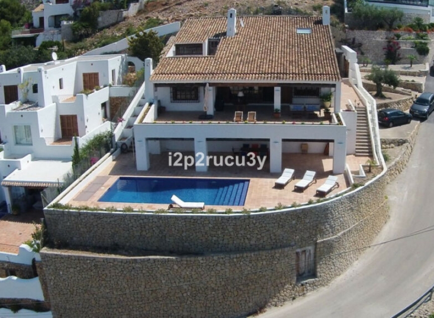 Resale - House -
El Portet