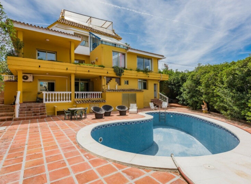 Resale - House -
El Rosario