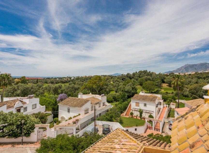 Resale - House -
El Rosario