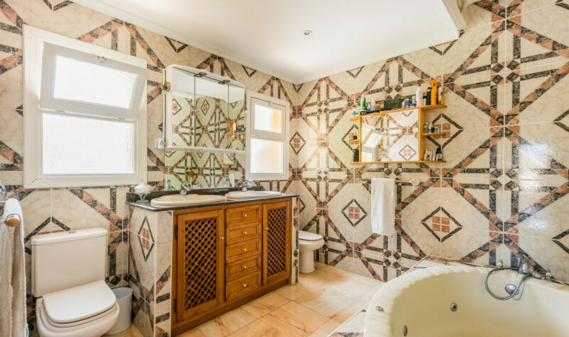 Resale - House -
El Rosario