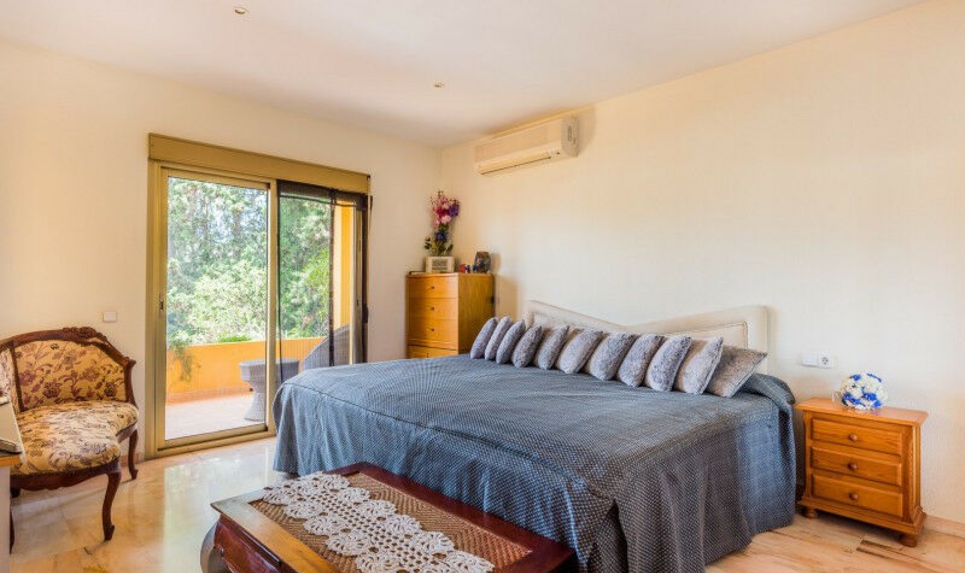 Resale - House -
El Rosario