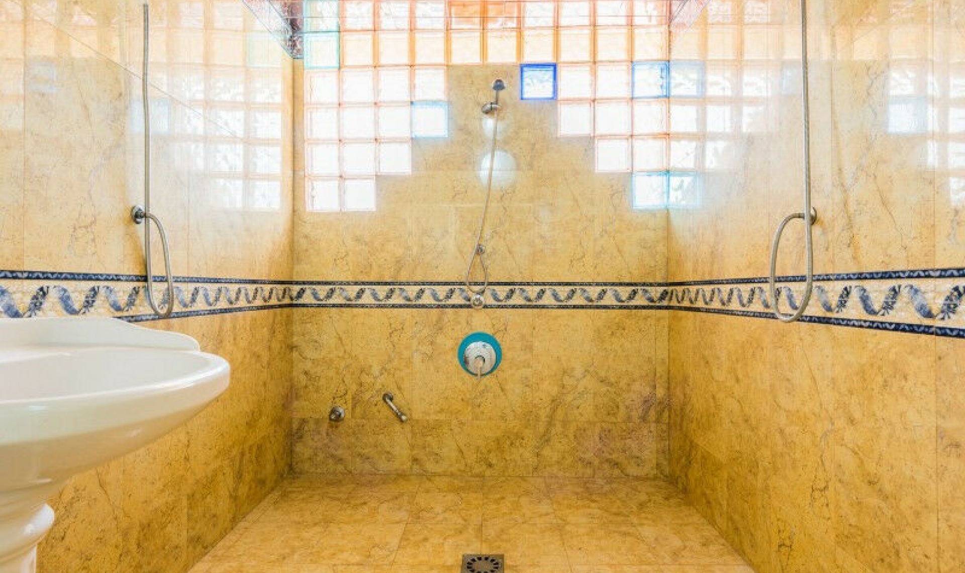 Resale - House -
El Rosario