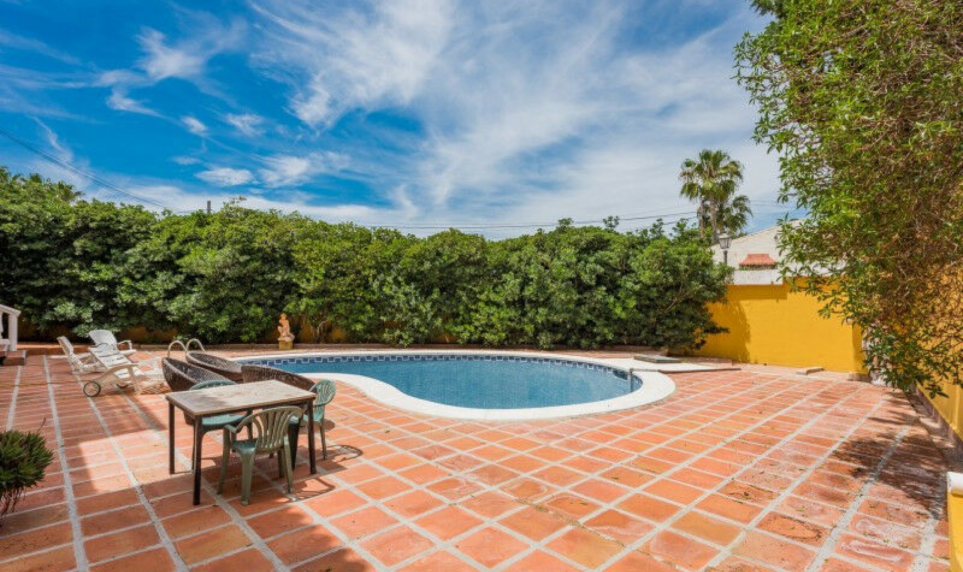 Resale - House -
El Rosario